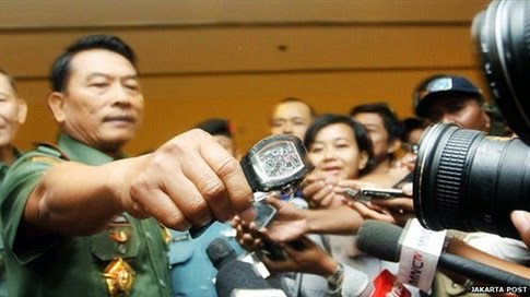 Ινδονήσιος στρατηγός «τα σπάει» για να αποδείξει ότι δεν διάγει πολυτελή βίο - Φωτογραφία 1