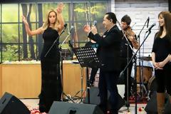 Δείτε την Ιωάννα Λίλη να χορεύει τσιφτετέλι δίπλα στον Πανταζή [Photos]