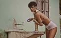 Δεν το φοβάται το γυμνό η Rihanna ακόμη κι αν είναι εξώφυλλο στη Vogue Βραζιλίας.
