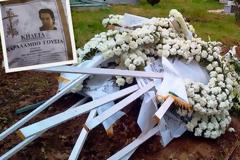 Ράγισαν καρδιές στο τελευταίο αντίο του ηθοποιού Μπάμπη Γούσια [photos]