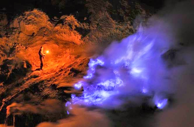 Εκπληκτικό θέαμα ηφαιστείου με μπλε λάβα! [photos&video] - Φωτογραφία 3