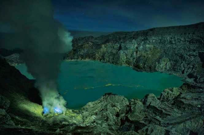 Εκπληκτικό θέαμα ηφαιστείου με μπλε λάβα! [photos&video] - Φωτογραφία 4