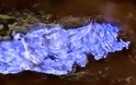 Εκπληκτικό θέαμα ηφαιστείου με μπλε λάβα! [photos&video]