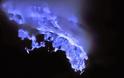 Εκπληκτικό θέαμα ηφαιστείου με μπλε λάβα! [photos&video] - Φωτογραφία 7