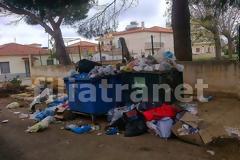 Με σκουπίδια... ξεκίνησαν τα μαθήματα στα Φιλιατρά