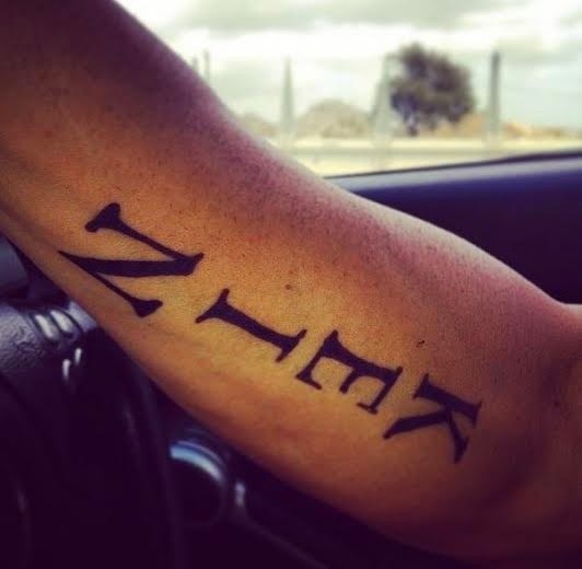 Μπρούσκο: Το «μυστικό» τατουάζ που τους αναστατώνει και η σημασία του! [photo] - Φωτογραφία 2