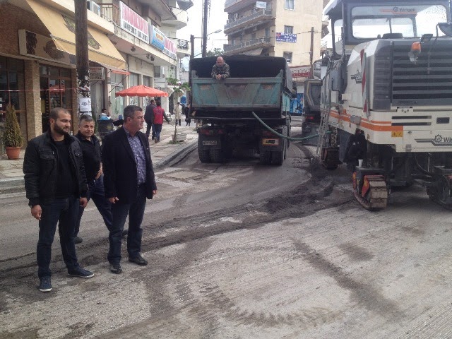Ξεκίνησαν σήμερα οι εργασίες για την ασφαλτόστρωση κεντρικών οδών του Λαγκάδα - Φωτογραφία 2