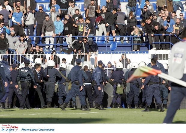 Φωτορεπορτάζ από τα επεισόδια στο Περιστέρι - Φωτογραφία 2