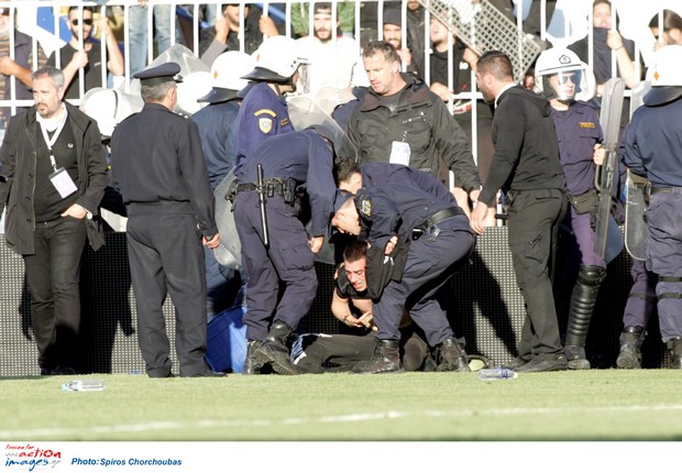 Φωτορεπορτάζ από τα επεισόδια στο Περιστέρι - Φωτογραφία 4