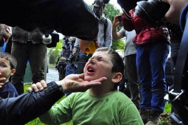 Ντροπή! Έριξαν χημικά ακόμη και σε μικρά παιδιά – Σοκαριστικές φωτογραφίες από τα άγρια επεισόδια στην Κωνσταντινούπολη για την Πρωτομαγιά - Φωτογραφία 6