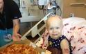 Κοριτσάκι με καρκίνο έγραψε στο τζάμι του νοσοκομείου ότι ήθελε πίτσα και έγινε το αδιαχώρητο [photos] - Φωτογραφία 4