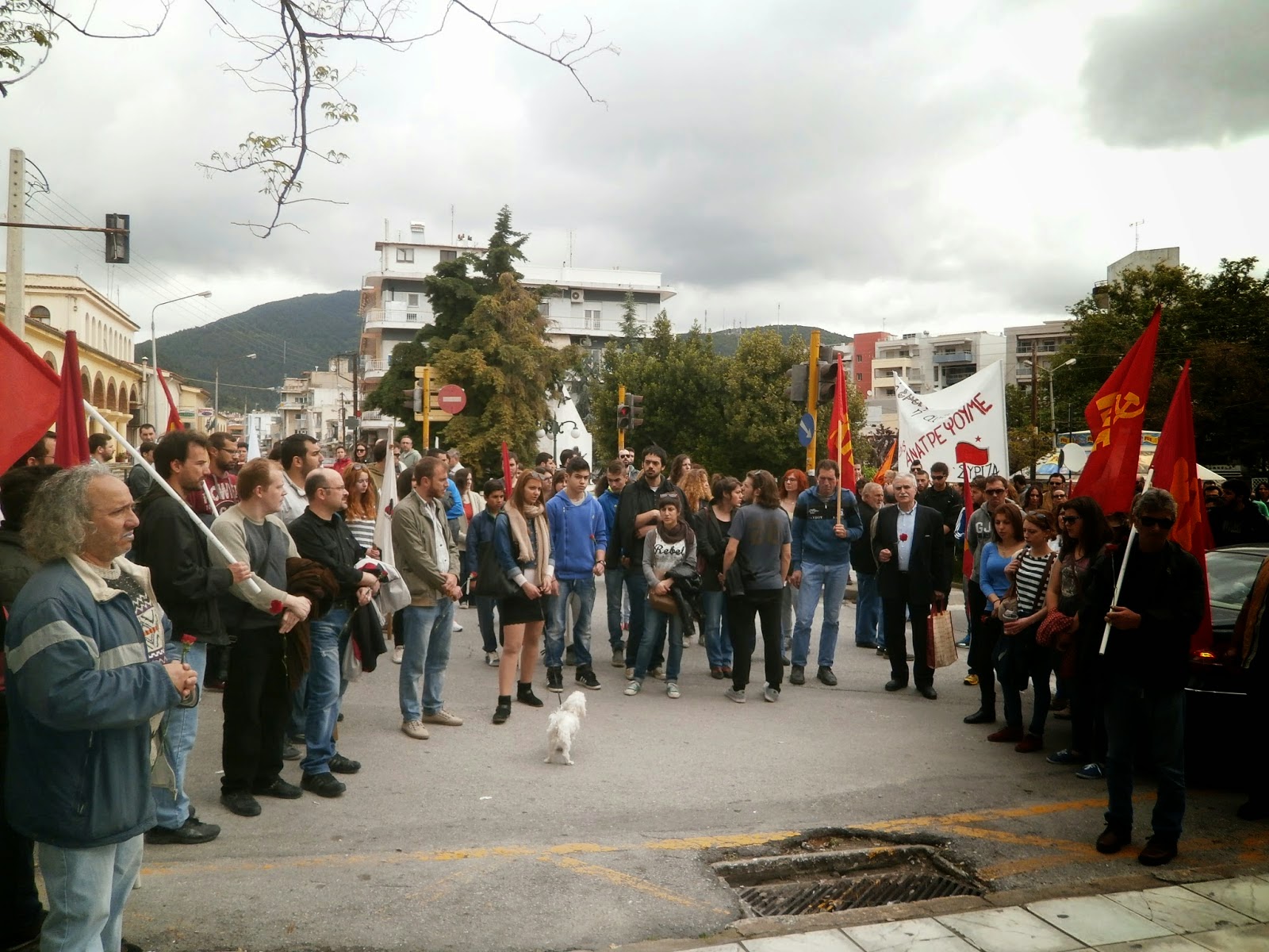 Με γαρύφαλλα, πανό και συνθήματα η Εργατική Πρωτομαγιά στην Ξάνθη [video] - Φωτογραφία 5