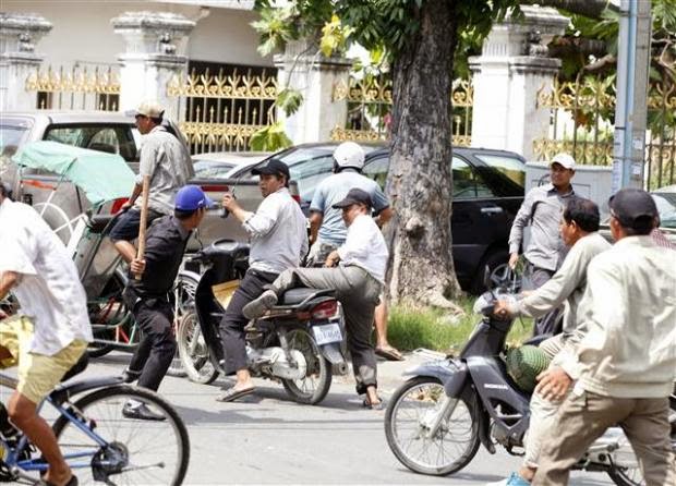 Τα επεισόδια που έγιναν τη Πρωτομαγιά σε όλο το κόσμο [Photos] - Φωτογραφία 2