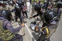Τα επεισόδια που έγιναν τη Πρωτομαγιά σε όλο το κόσμο [Photos]