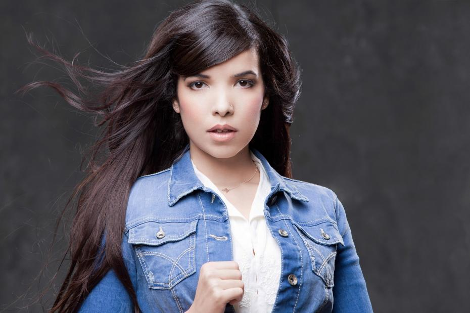 Ποια είναι η όμορφη Indila που έχει κάνει όλη την υφήλιο να σιγοτραγουδά γαλλικά και απόψε θα εμφανιστεί στο ελληνικό Τhe Voice - Φωτογραφία 4