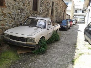 Ο Δήμος Ξάνθης θα μαζέψει τα εγκατελειμμένα οχήματα. Δείτε το όχημα-φάντασμα που μετακινήθηκε μετά από χρόνια - Φωτογραφία 3