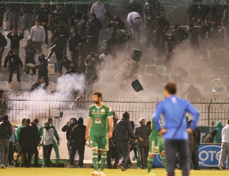 Επεισόδια στην Λεωφόρο - Οπαδοί Παναθηναϊκού και ΠΑΟΚ έπαιξαν ξύλο και καρεκλιές - Δείτε φωτο-video - Φωτογραφία 4