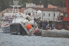 Ρίγος προκαλεί η σορός της μητέρας που κρατούσε αγκαλιά το μωρό της στο ναυάγιο της Σάμου [photos]