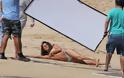 Το απόλυτο επάγγελμα: Πασαλείβει με άμμο το γυμνό σώμα της Irina Shayk (φωτο) - Φωτογραφία 4