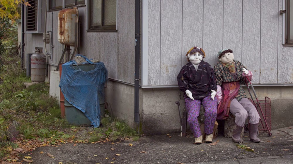 Παράξενο χωριό αντικαθιστά τους κατοίκους με… κούκλες! - Φωτογραφία 3