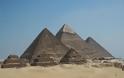 Υγρή άμμος για την κατασκευή των πυραμίδων