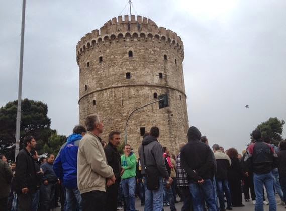 ΤΩΡΑ: Συγκέντρωση παραγωγών λαϊκών αγορών στο Λευκό Πύργο- Κλειστή η Λ. Νίκης [photos] - Φωτογραφία 3