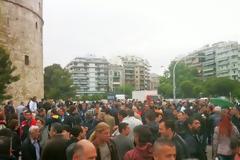 ΤΩΡΑ: Συγκέντρωση παραγωγών λαϊκών αγορών στο Λευκό Πύργο- Κλειστή η Λ. Νίκης [photos]