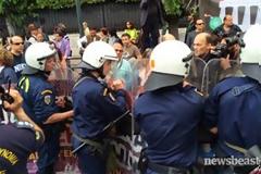 Ένταση έξω από το υπουργείο Διοικητικής Μεταρρύθμισης