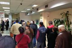 Ατελείωτες ουρές, απίστευτη ταλαιπωρία, νεύρα, έντασεις και διαπληκτισμοί στη ΔΕΗ Κατερίνης [Photos]
