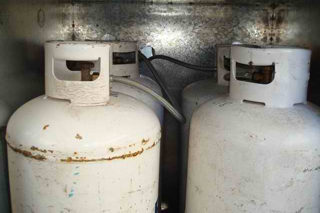 Αχαΐα: Φορτία με φιάλες υγραερίου - βόμβες αναζητά η Αστυνομία - Φωτογραφία 1