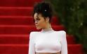 Rihanna: «Γδύθηκε» για το πάρτι του Costume Met Gala - Φωτογραφία 8