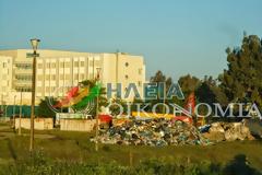 Πύργος: Αδειάζουν τα σκουπίδια της πόλης δίπλα από νοσοκομείο [Photos]