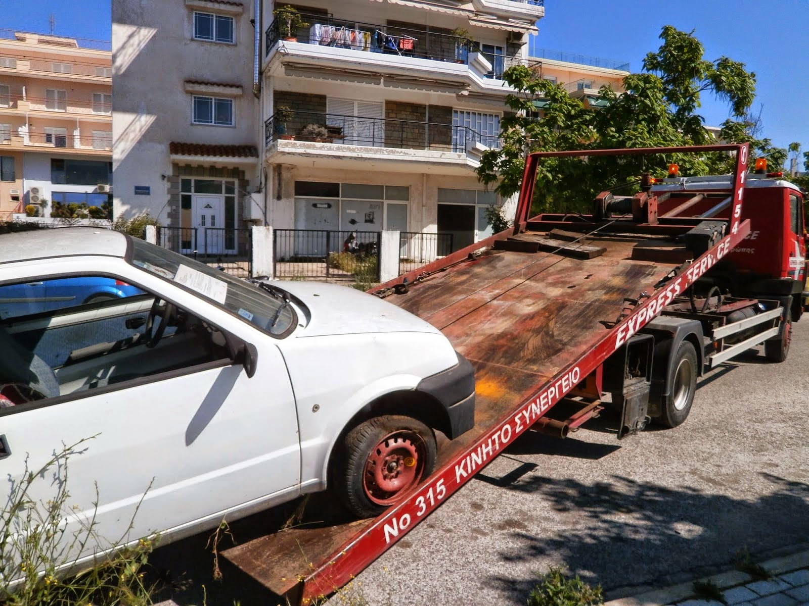 Μάζεψαν τα εγκαταλελειμμένα οχήματα στη Ξάνθη [Photos - Video] - Φωτογραφία 4