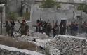 Οι αντικαθεστωτικοί εγκαταλείπουν τη Χομς μετά την συμφωνία με τον Ασαντ
