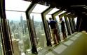 Ουρανοξύστης γέρνει για να απολαύσετε τη θεά! Το VIDEO που κόβει την ανάσα
