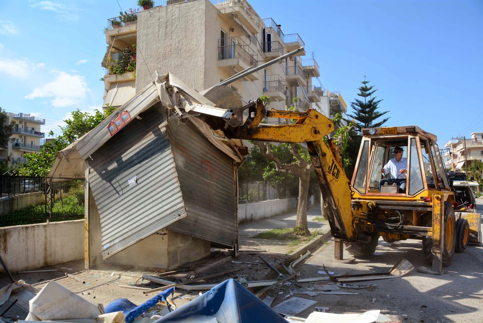 Πάτρα: O Δήμος γκρέμισε τρία ορφανά περίπτερα - Σε πόσα ακόμα μπαίνουν μπουλντόζες το Σαββατοκύριακο - Φωτογραφία 4