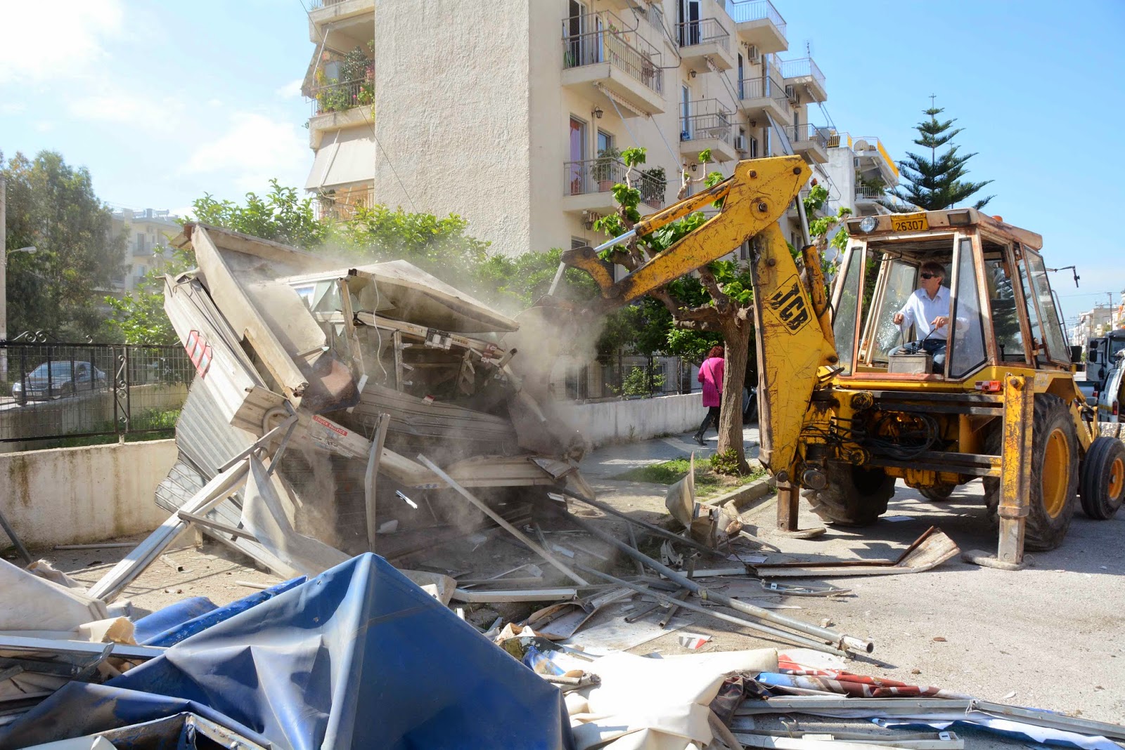 Πάτρα: O Δήμος γκρέμισε τρία ορφανά περίπτερα - Σε πόσα ακόμα μπαίνουν μπουλντόζες το Σαββατοκύριακο - Φωτογραφία 5