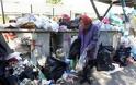 ΑΠΙΣΤΕΥΤΟ: Μία ξαδέλφη του Ωνάση ψάχνει στα σκουπίδια [photos] - Φωτογραφία 4
