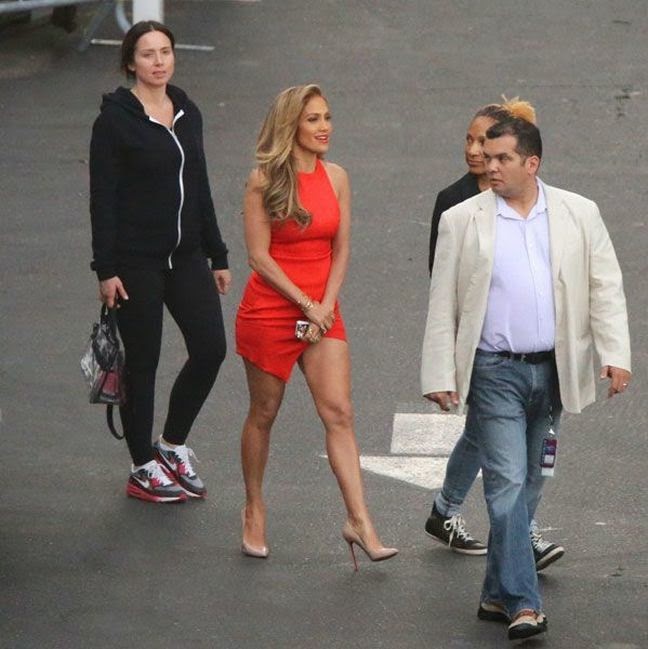 Τα χάσαμε με το κατακόκκινο super mini της Jennifer Lopez! - Φωτογραφία 3