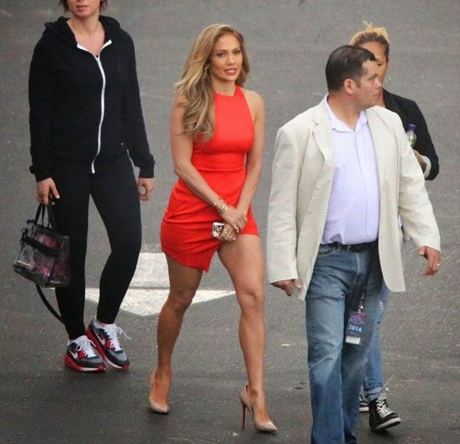 Τα χάσαμε με το κατακόκκινο super mini της Jennifer Lopez! - Φωτογραφία 5