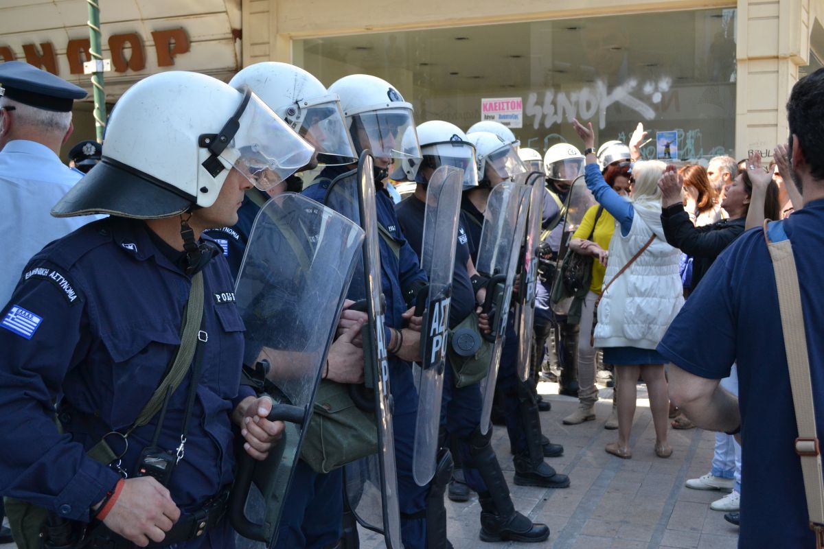 Αποδοκίμασαν τον Ευάγγελο Βενιζέλο στη Λάρισα -Ενταση και επεισόδια έξω από το ξενοδοχείο (φωτο) - Φωτογραφία 3