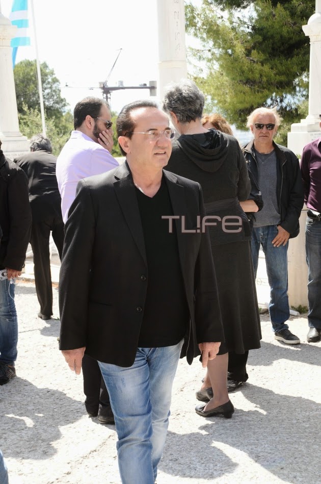 Σύσσωμη η εγχώρια showbiz αποχαιρέτησε τον επιχειρηματία Γιώργο Πολίτη - Φωτογραφία 8