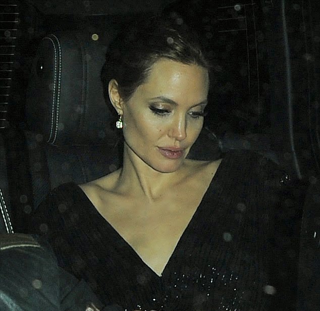 Δείτε τον Brad Pitt να «χουφτώνει» την Angelina Jolie - Φωτογραφία 3