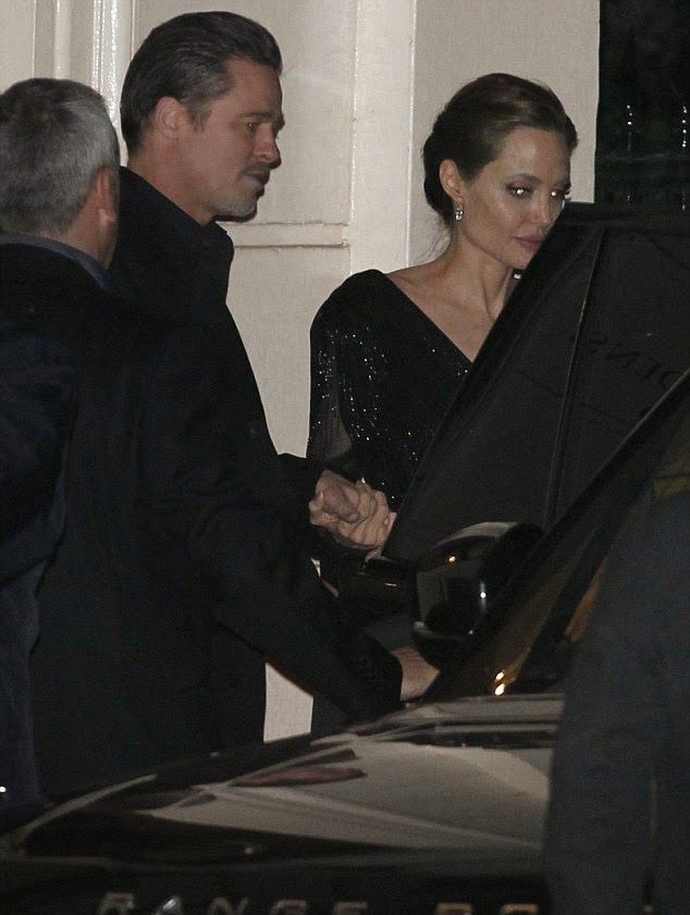 Δείτε τον Brad Pitt να «χουφτώνει» την Angelina Jolie - Φωτογραφία 6