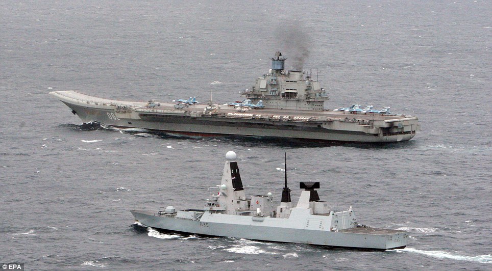 The bear in our backyard: Return of the Cold War as Royal Navy confronts Russian aircraft carrier group in the English Channel for the first time in years - Φωτογραφία 1