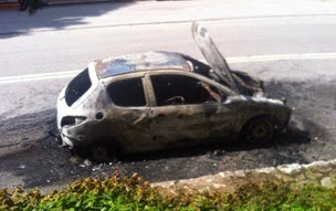 Αυτοκίνητο στη Ελάτη Τρικάλων τυλίχτηκε στις φλόγες - Φωτογραφία 1