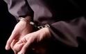 Σύλληψη 29χρονου στο Βόλο για διακίνηση ναρκωτικών,οπλοκατοχή και κατοχή κροτίδων