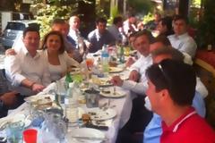Το πλούσιο γεύμα του Πάνου Καμμένου στην Ελάτη Τρικάλων [photos]
