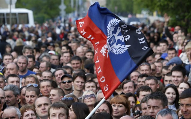 Ουκρανία: Φιλορώσοι διαδηλωτές κήρυξαν την «ανεξαρτησία» του Λουχάνσκ - Φωτογραφία 1