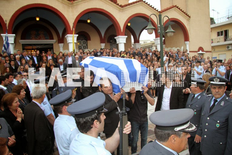 Ανδραβίδα: Χιλιάδες πολίτες αποχαιρέτισαν τον ήρωα αστυνομικό Βασίλη Μαρτζάκλη - Φωτογραφία 10